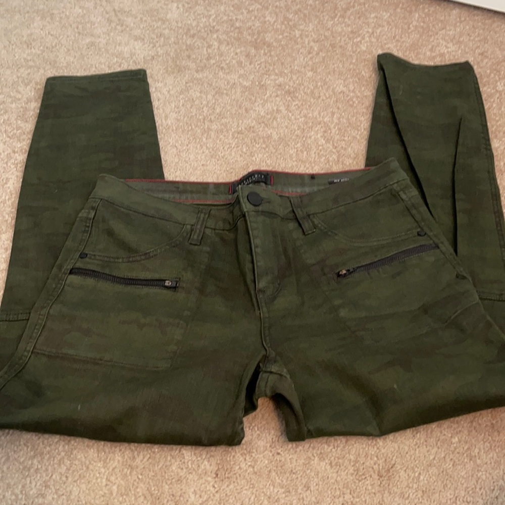EUC - Sanctuary Denim Ace Utility Ankle Jeans in Camo - Size 30